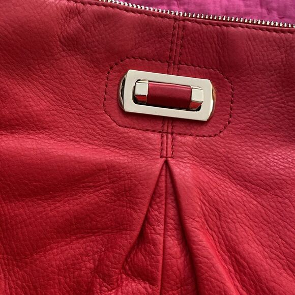 B Makowsky genuine leather Vibrant Red Crossbody Bag with Adjustable Strap - Picture 2 of 8